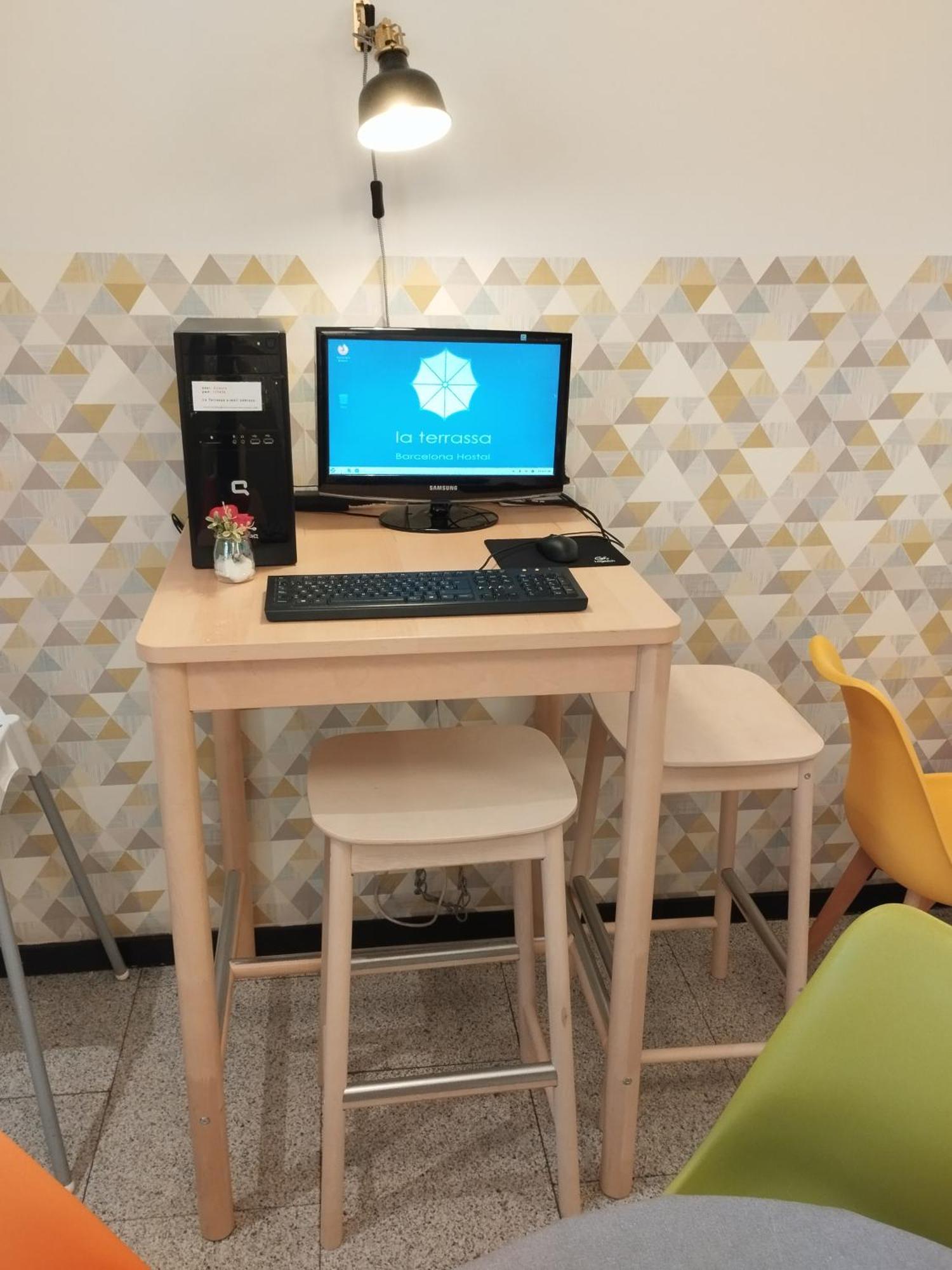 Hostal La Terrassa برشلونة المظهر الخارجي الصورة
