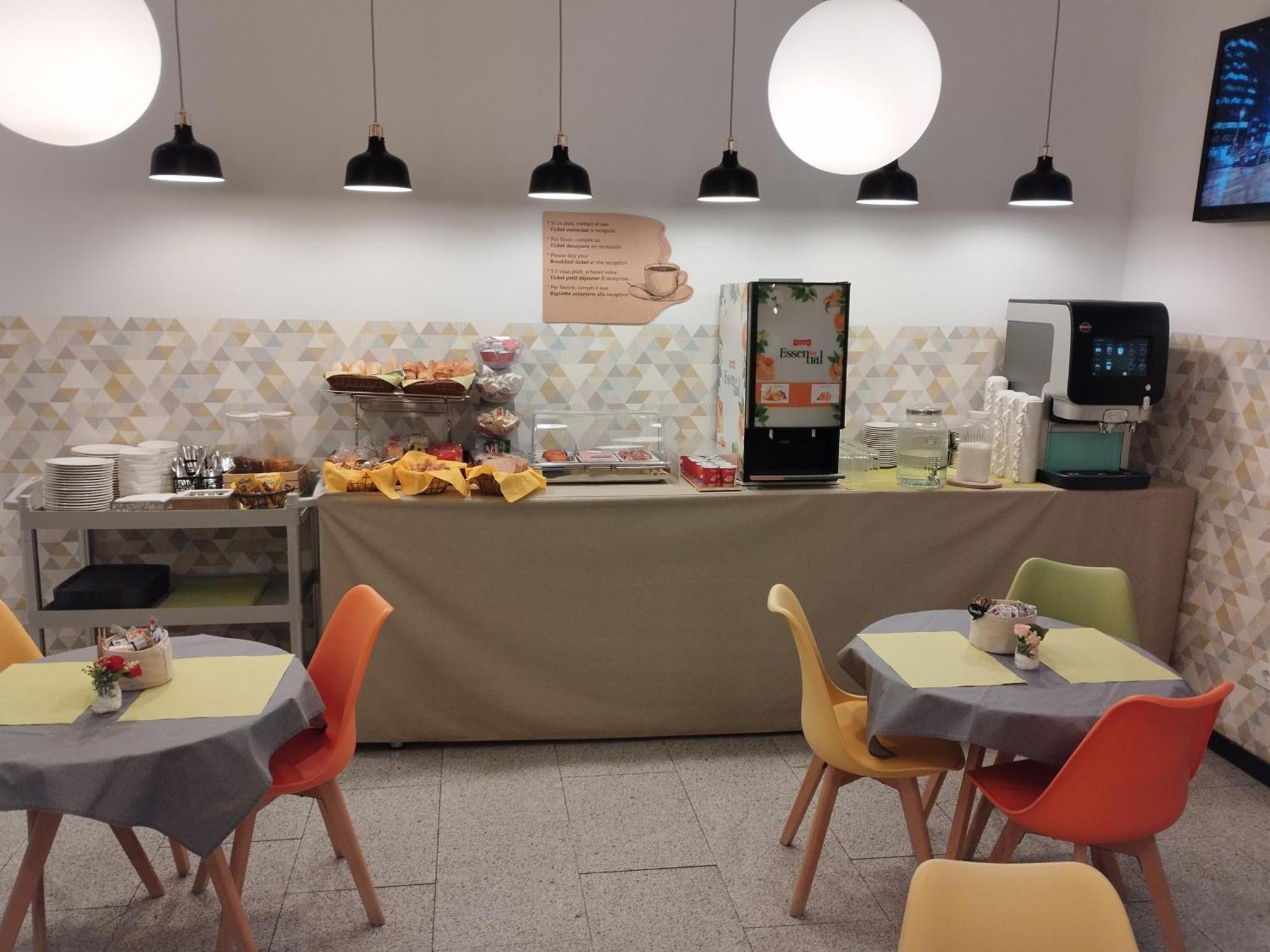 Hostal La Terrassa برشلونة المظهر الخارجي الصورة
