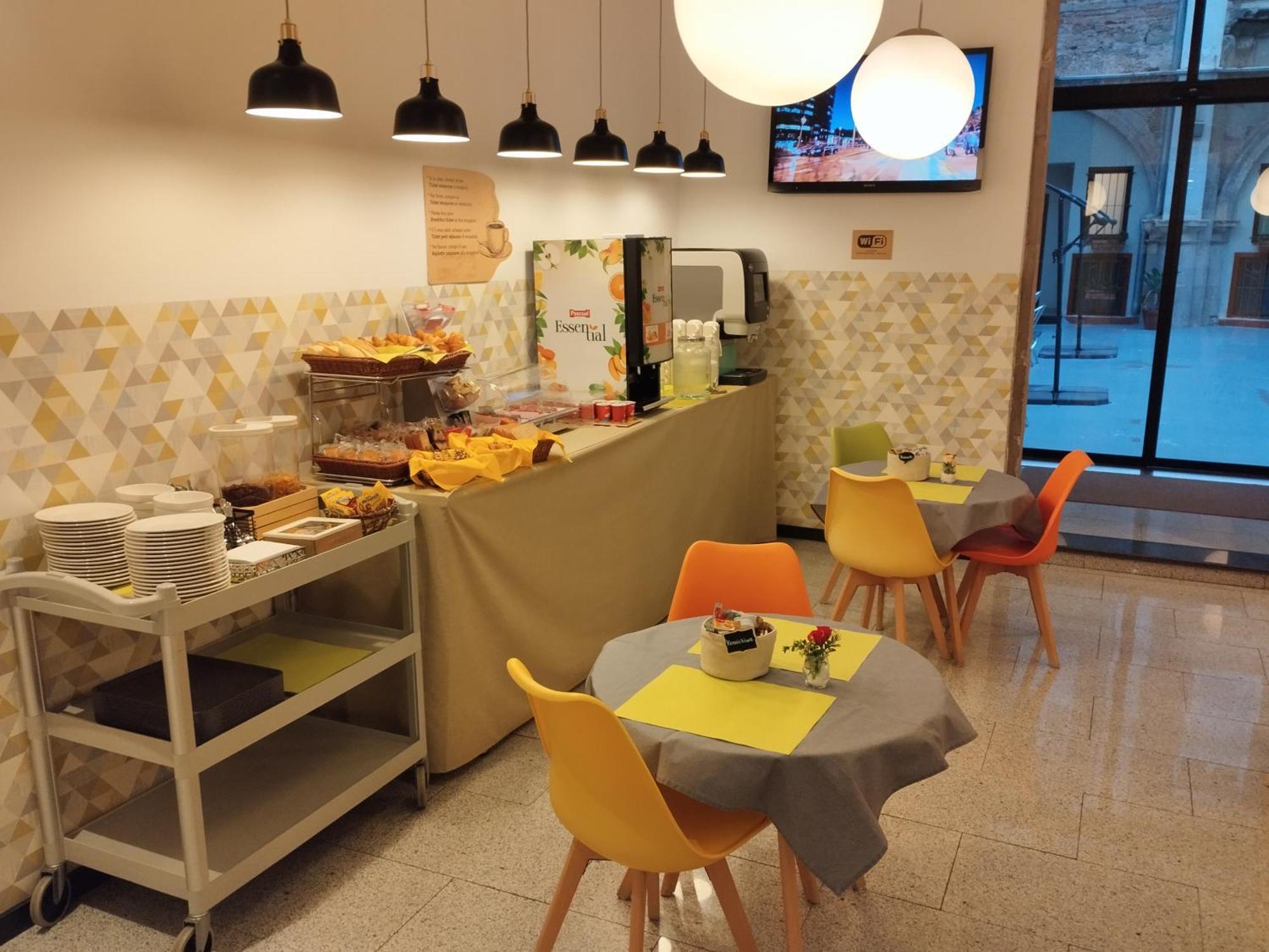 Hostal La Terrassa برشلونة المظهر الخارجي الصورة